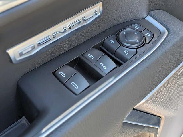 2023 GMC Sierra 1500 4WD Crew Cab Short Box Denali