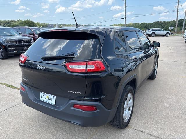 2016 Jeep Cherokee Sport