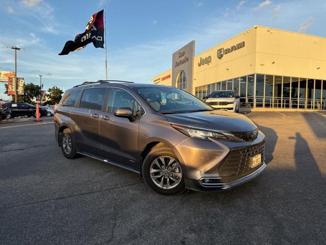 2021 Toyota Sienna XLE