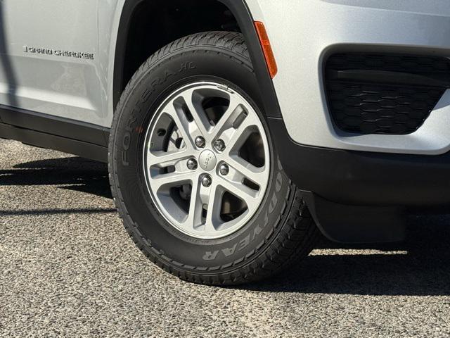 2025 Jeep Grand Cherokee GRAND CHEROKEE LAREDO 4X2