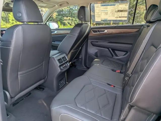 2026 Volkswagen Atlas SE with Technology
