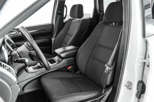2018 Jeep Grand Cherokee Laredo 4x2