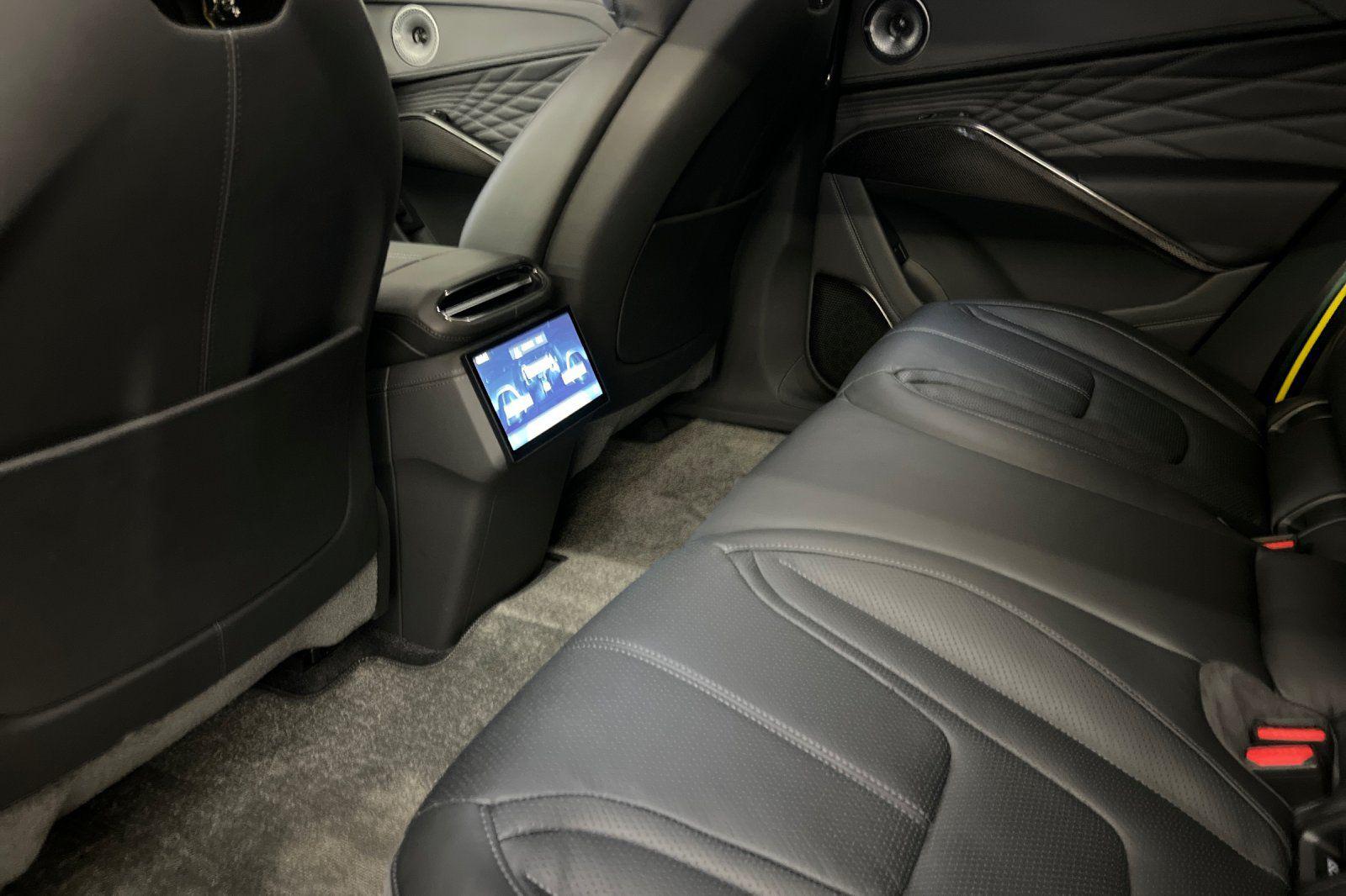 2025 Lotus Eletre Carbon - Photo 12