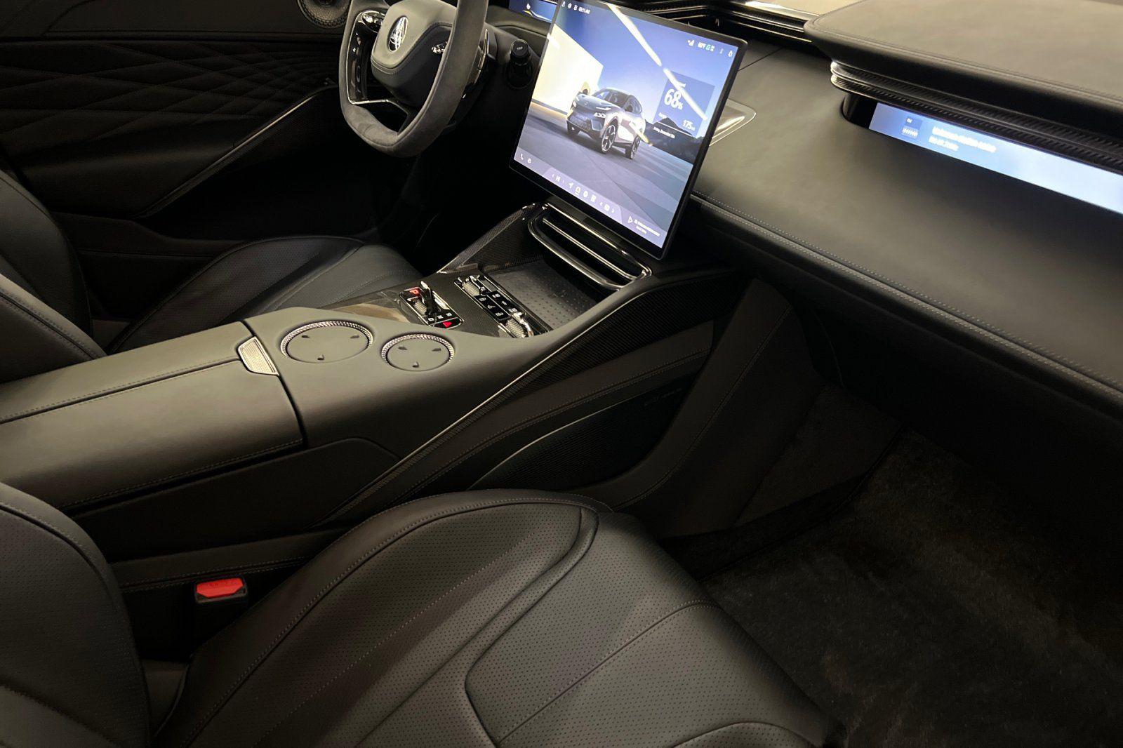 2025 Lotus Eletre Carbon - Photo 16