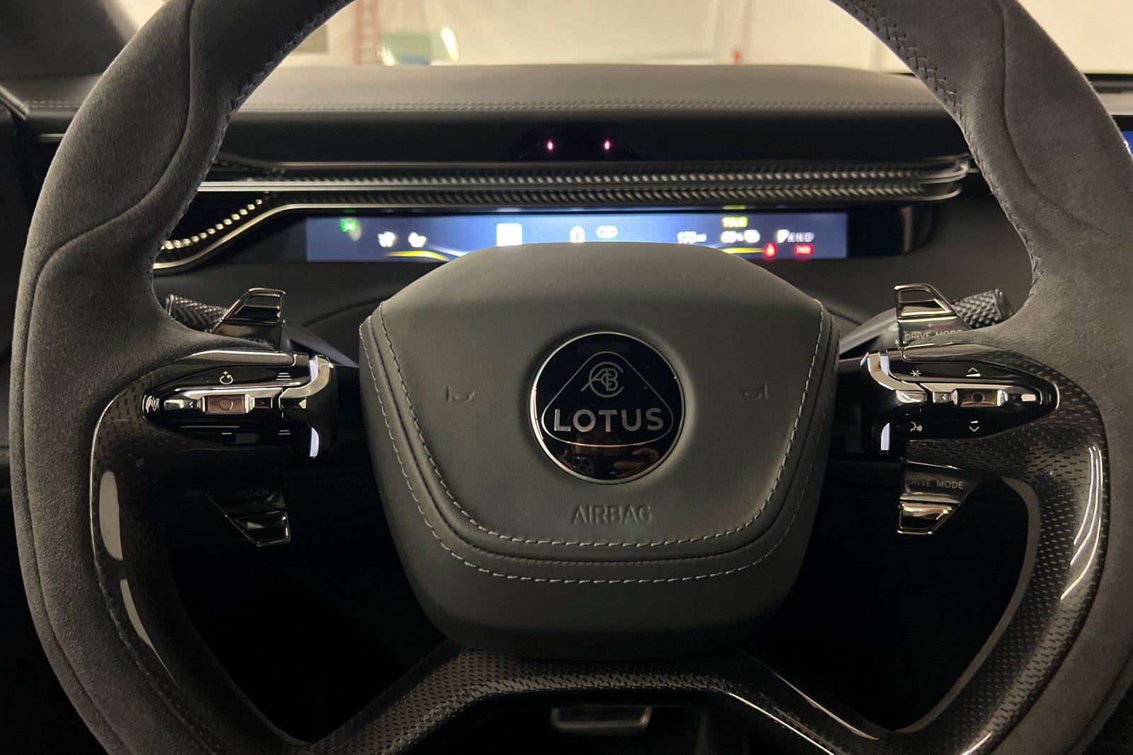 2025 Lotus Eletre Carbon - Photo 22