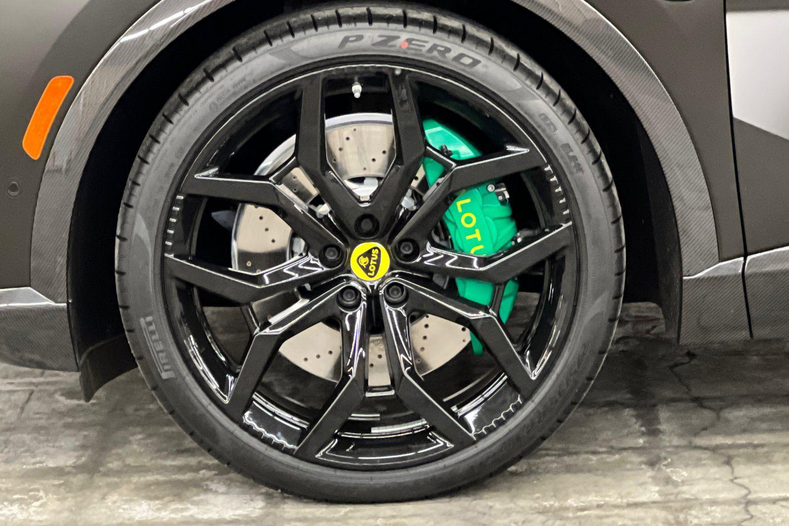 2025 Lotus Eletre Carbon - Photo 24