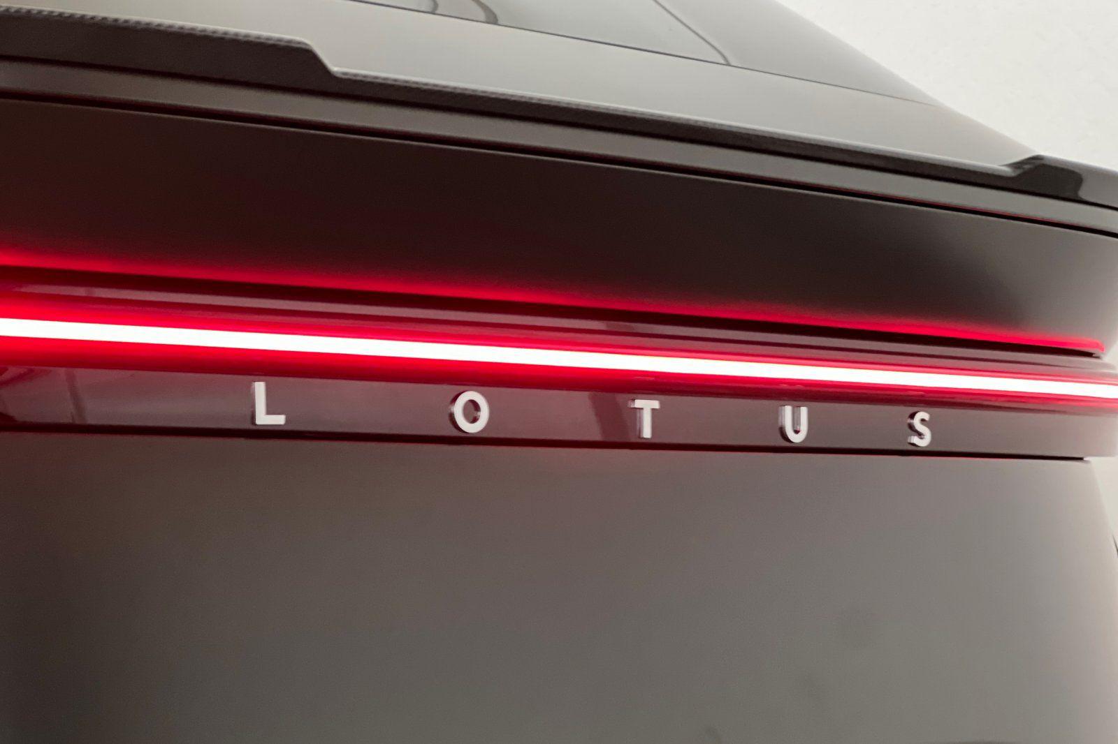 2025 Lotus Eletre Carbon - Photo 25