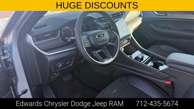 2025 Jeep Grand Cherokee L Altitude 4x4