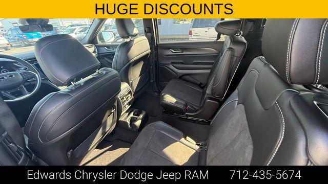 2025 Jeep Grand Cherokee L Altitude 4x4