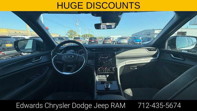 2025 Jeep Grand Cherokee L Altitude 4x4