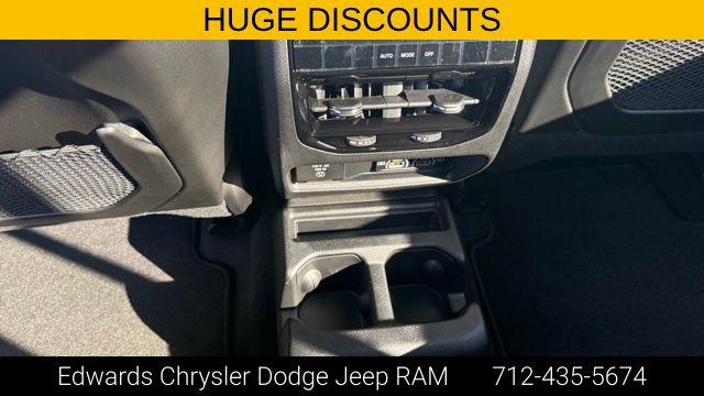 2025 Jeep Grand Cherokee L Altitude 4x4
