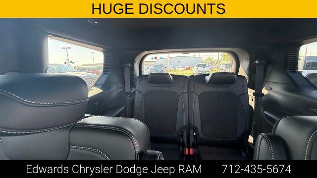 2025 Jeep Grand Cherokee L Altitude 4x4