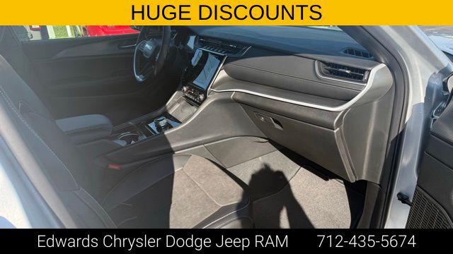 2025 Jeep Grand Cherokee L Altitude 4x4