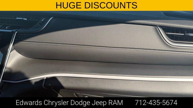 2025 Jeep Grand Cherokee L Altitude 4x4