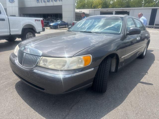 1999 Lincoln Town Car Executive
