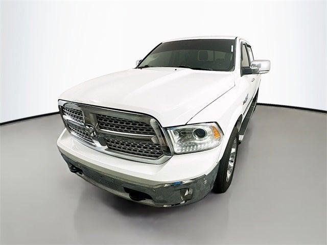 2017 RAM 1500 Laramie Crew Cab 4x4 57 Box