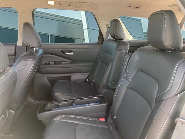 2022 Nissan Pathfinder SL 2WD