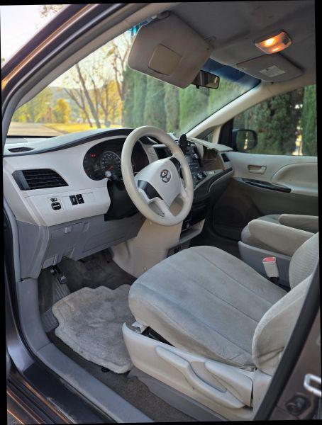 2013 Toyota Sienna L V6 7 Passenger