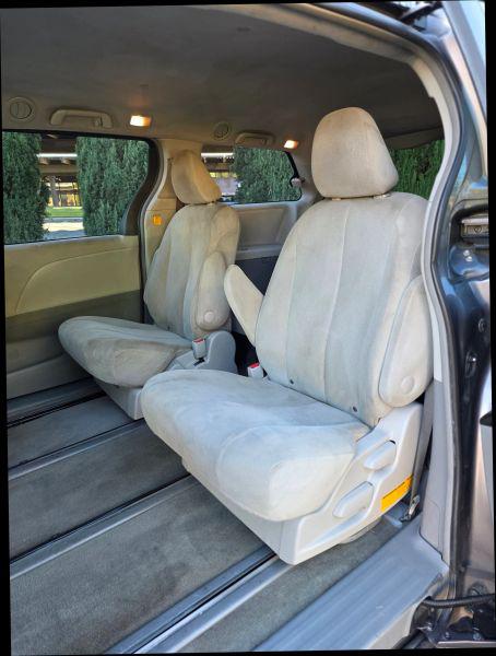 2013 Toyota Sienna L V6 7 Passenger