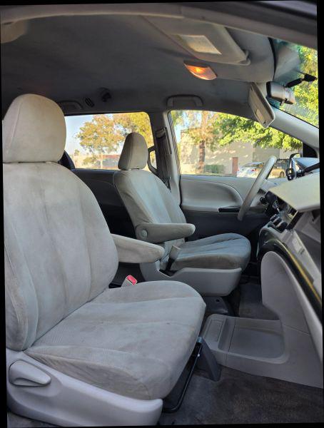 2013 Toyota Sienna L V6 7 Passenger