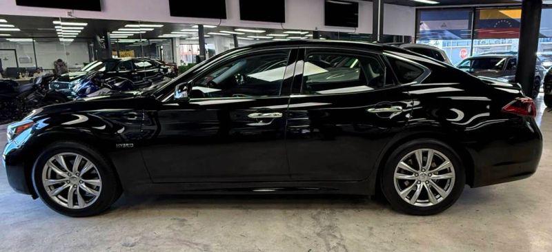 2017 INFINITI Q70h Base