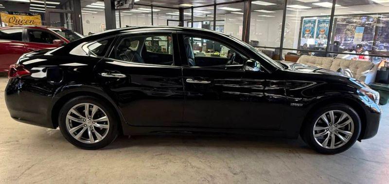 2017 INFINITI Q70h Base