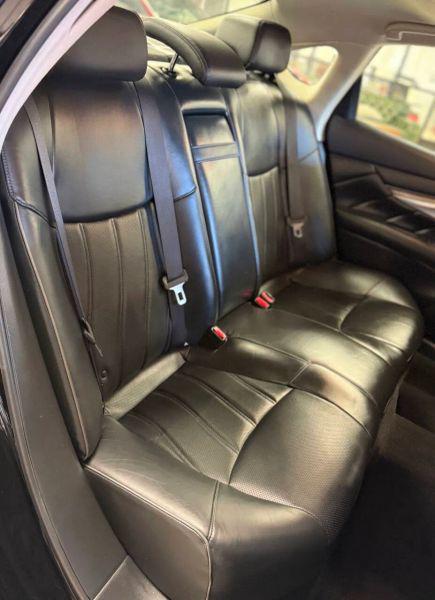 2017 INFINITI Q70h Base