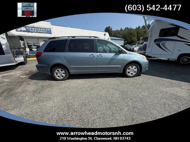 2004 Toyota Sienna CE Minivan 4D