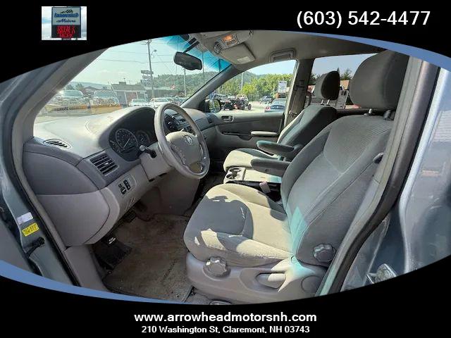 2004 Toyota Sienna CE Minivan 4D