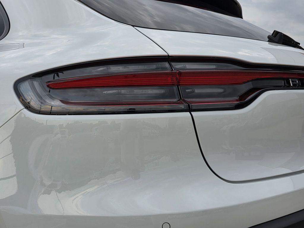 2026 Porsche Macan Base - Photo 12