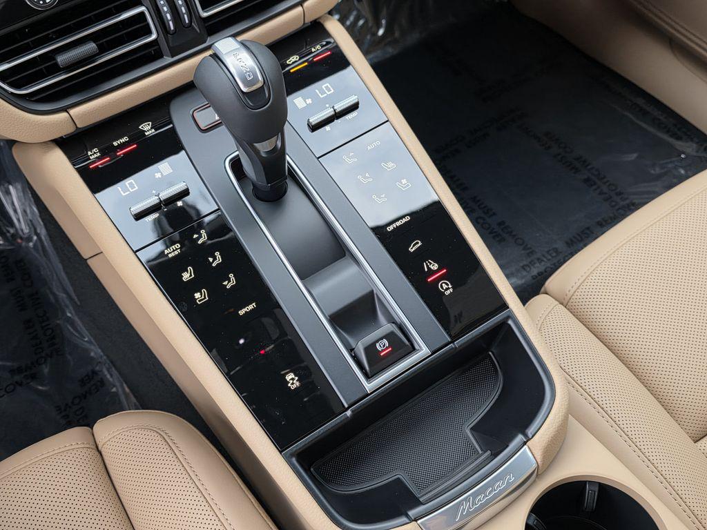 2026 Porsche Macan Base - Photo 35