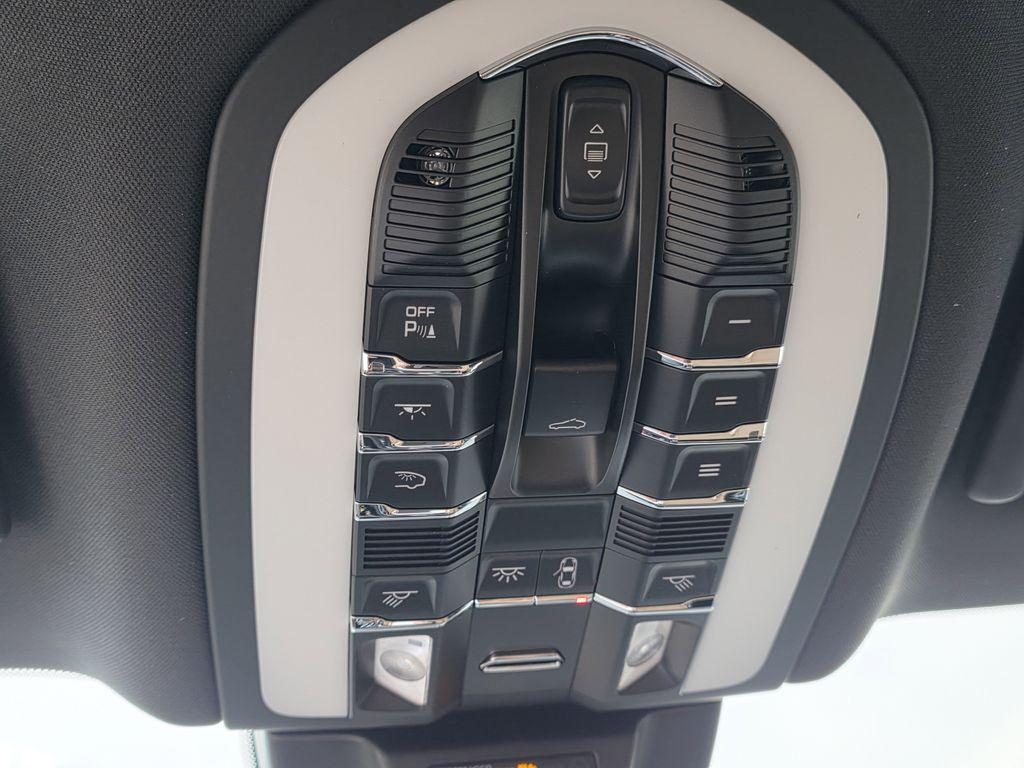 2026 Porsche Macan Base - Photo 37