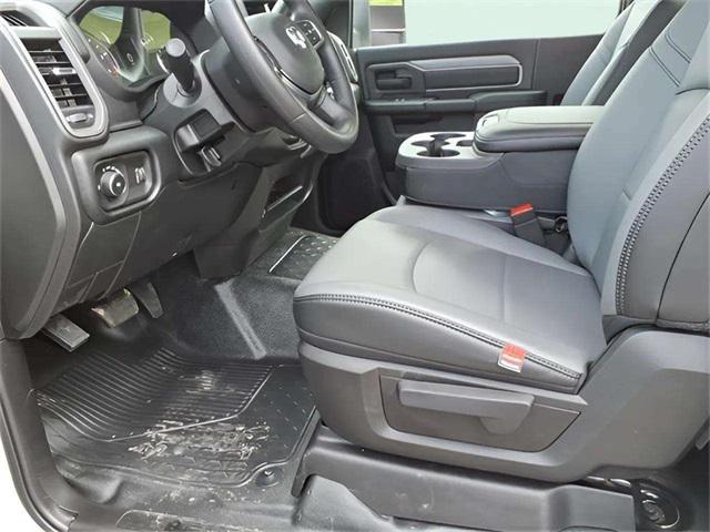 2026 RAM Ram 3500 Chassis Cab RAM 3500 TRADESMAN CHASSIS REGULAR CAB 4X4 60 CA