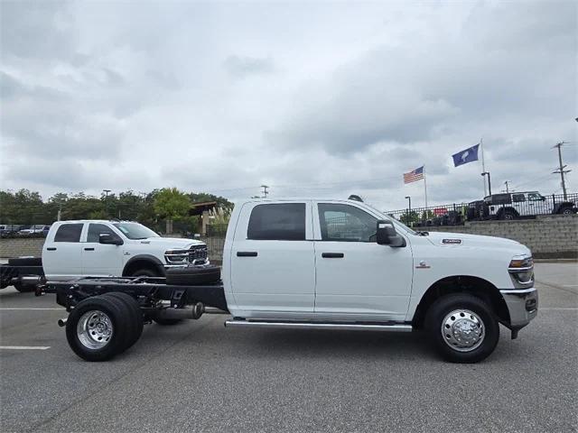 2026 RAM Ram 3500 Chassis Cab RAM 3500 TRADESMAN CREW CAB CHASSIS 4X4 60 CA 2026 RAM Ram 3500 Chassis Cab RAM 3500 TRADESMAN CREW CAB CHASSIS 4X4 60 CA