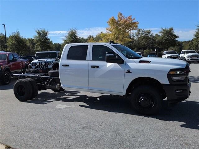 2026 RAM Ram 3500 Chassis Cab RAM 3500 TRADESMAN CREW CAB CHASSIS 4X4 60 CA 2026 RAM Ram 3500 Chassis Cab RAM 3500 TRADESMAN CREW CAB CHASSIS 4X4 60 CA