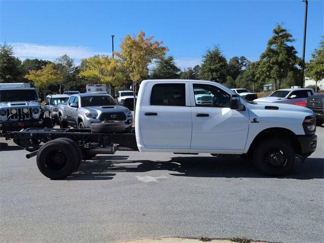 2026 RAM Ram 3500 Chassis Cab RAM 3500 TRADESMAN CREW CAB CHASSIS 4X4 60 CA 2026 RAM Ram 3500 Chassis Cab RAM 3500 TRADESMAN CREW CAB CHASSIS 4X4 60 CA