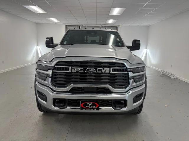2026 RAM Ram 5500 Chassis Cab RAM 5500 TRADESMAN CHASSIS CREW CAB 4X4 60 CA