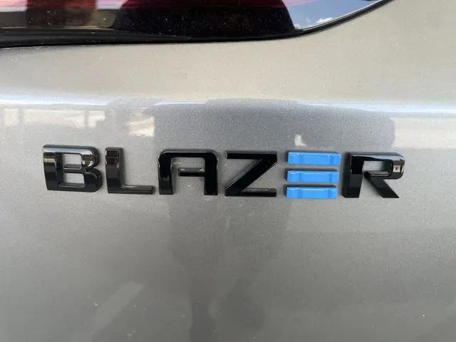 2025 Chevrolet V Blazer RWD LT