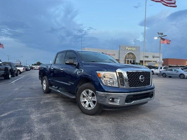 2017 Nissan TITAN SV