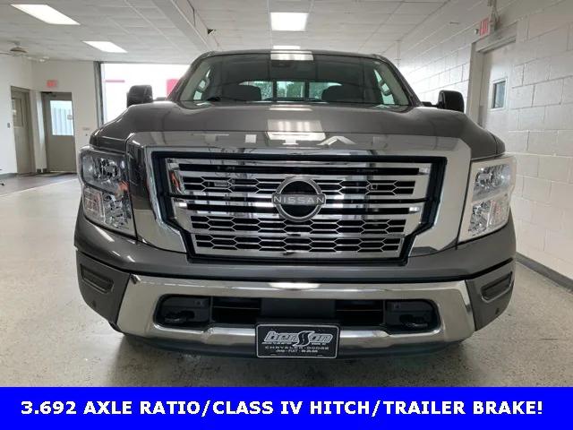 2024 Nissan TITAN Crew Cab SV 4x4