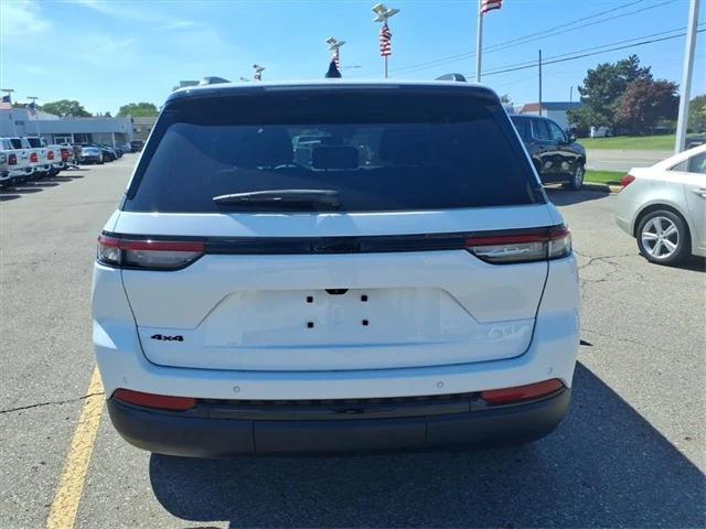 2023 Jeep Grand Cherokee Altitude 4x4 2023 Jeep Grand Cherokee Altitude 4x4