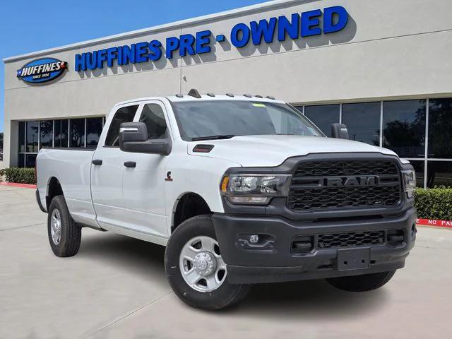 2023 RAM 3500 Tradesman Crew Cab 4x4 8 Box