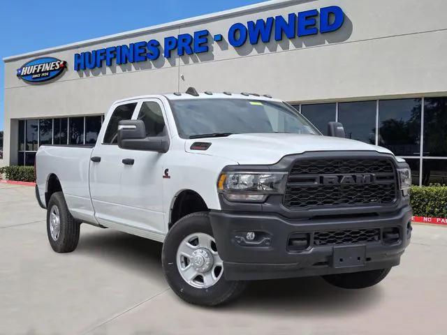 2023 RAM 3500 Tradesman Crew Cab 4x4 8 Box
