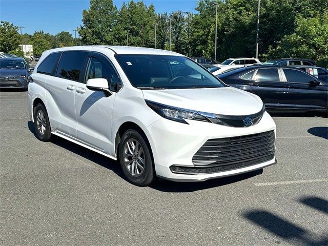2022 Toyota Sienna LE