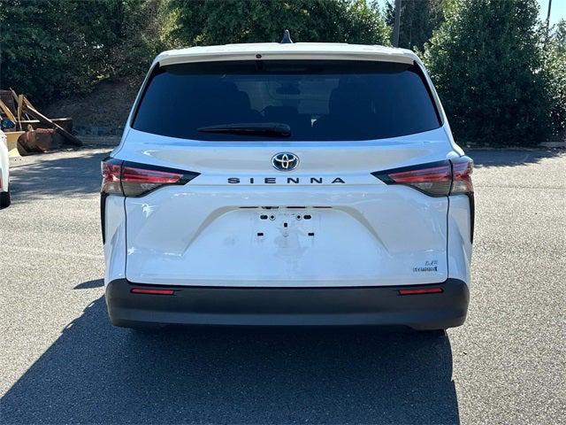 2022 Toyota Sienna LE