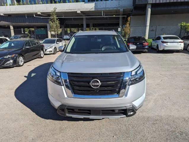 2023 Nissan Pathfinder SL 4WD