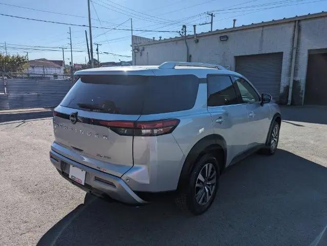 2023 Nissan Pathfinder SL 4WD