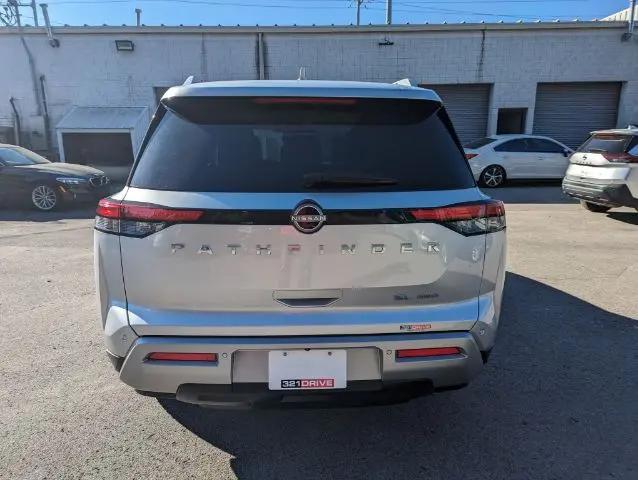 2023 Nissan Pathfinder SL 4WD
