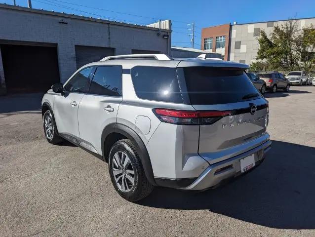 2023 Nissan Pathfinder SL 4WD