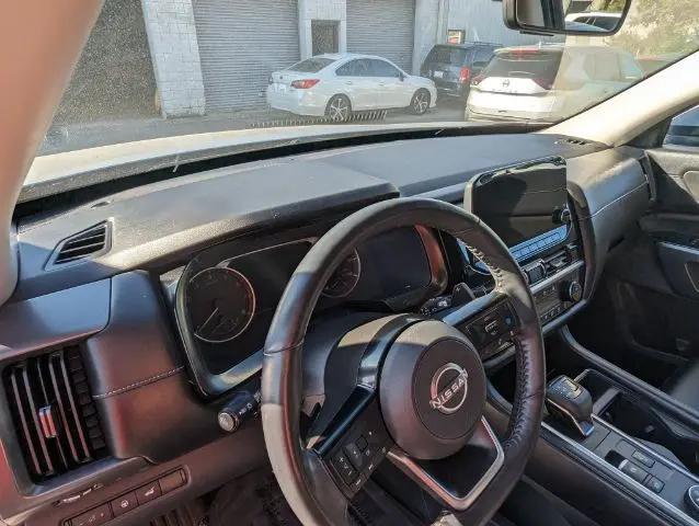 2023 Nissan Pathfinder SL 4WD